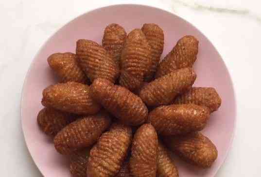 a plate of Maakaroun