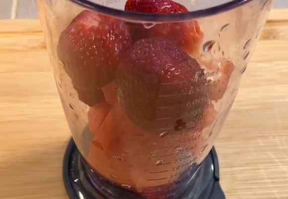 lebanese fruit cocktail strawberries