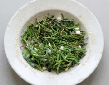 Lebanese Zaatar Salad