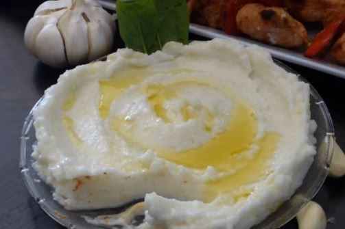 Muthawama Recipe (Lebanese Garlic Dip)